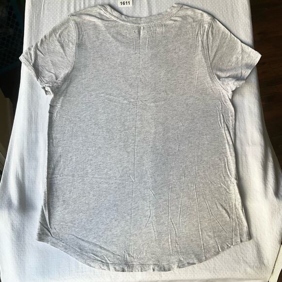Old Navy Women’s Short Sleeve T-shirt Size M, Solid Gray, Pineapple - Picture 8 of 8